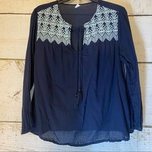OLD NAVY Boho Blouse Navy with Teal Trim
Size Large